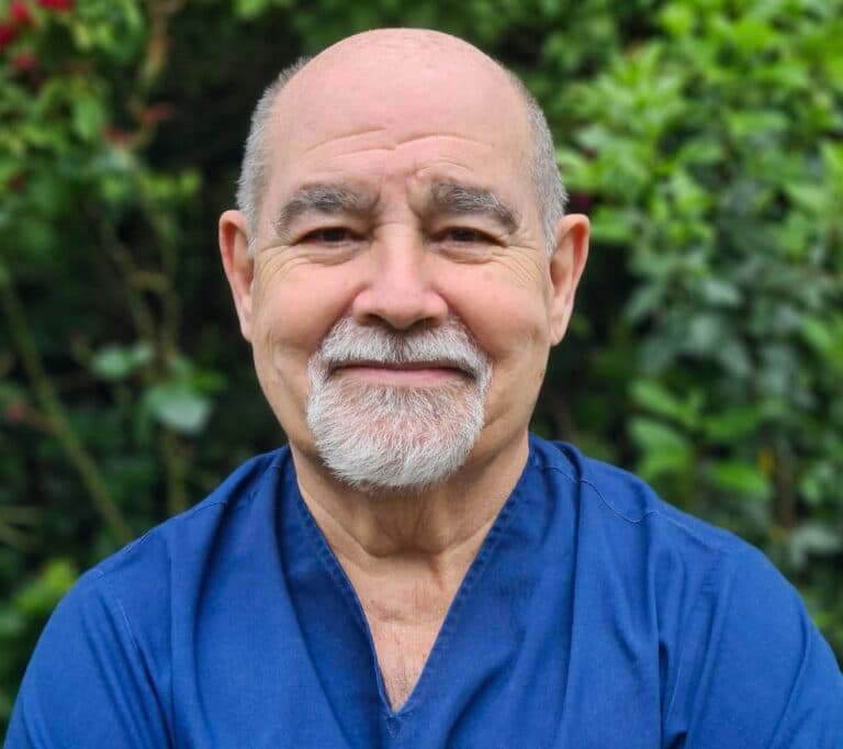 Dr. Luis Flores Sienra